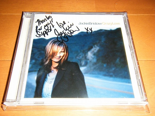 日本デビューアルバム「Crazy Love」（2009）サイン入りCD