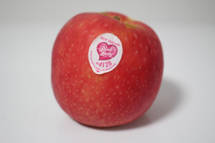 またまたニュージーランドから来た新しい品種のりんごを見つけたので ご紹介します Kiwi Breeze キウイ ブリーズ